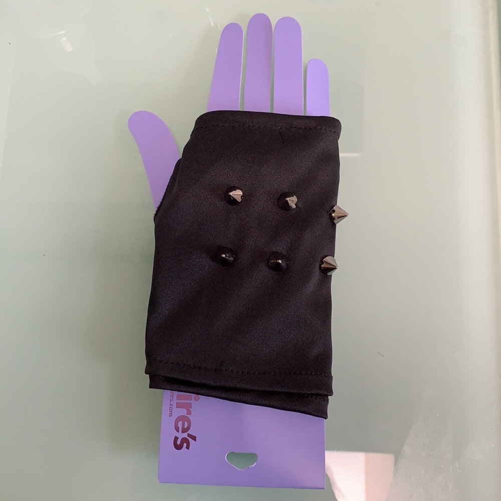 NWOT Studded Accessory Set - Picture 2 of 10